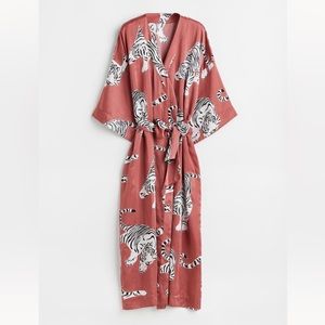 H&M satin dusty rose pink dressing gown robe tigers